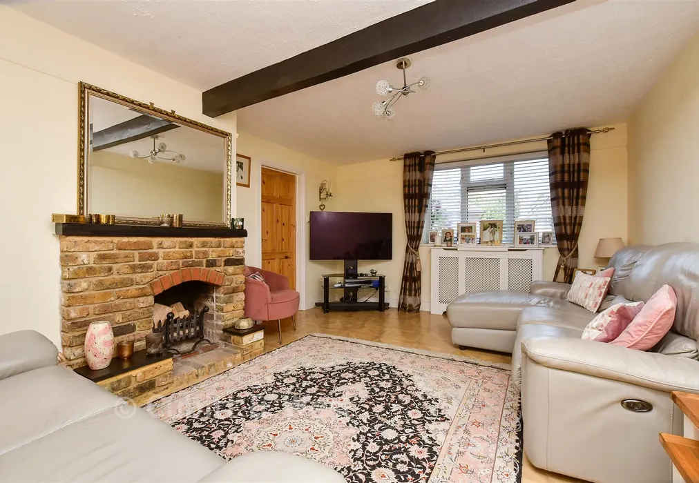 Lounge/Diner - Oveton Way, Bookham, Leatherhead, Surrey - Wards of Kent