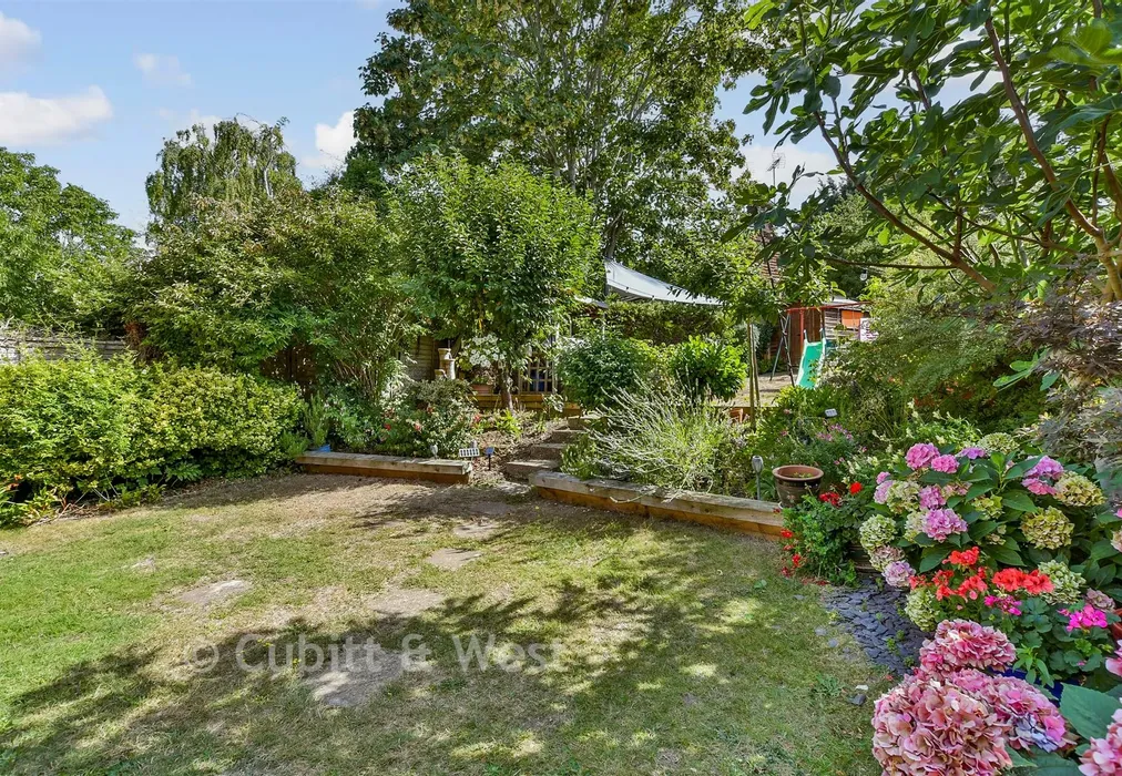 Rear Garden - Oveton Way, Bookham, Leatherhead, Surrey - Wards of Kent