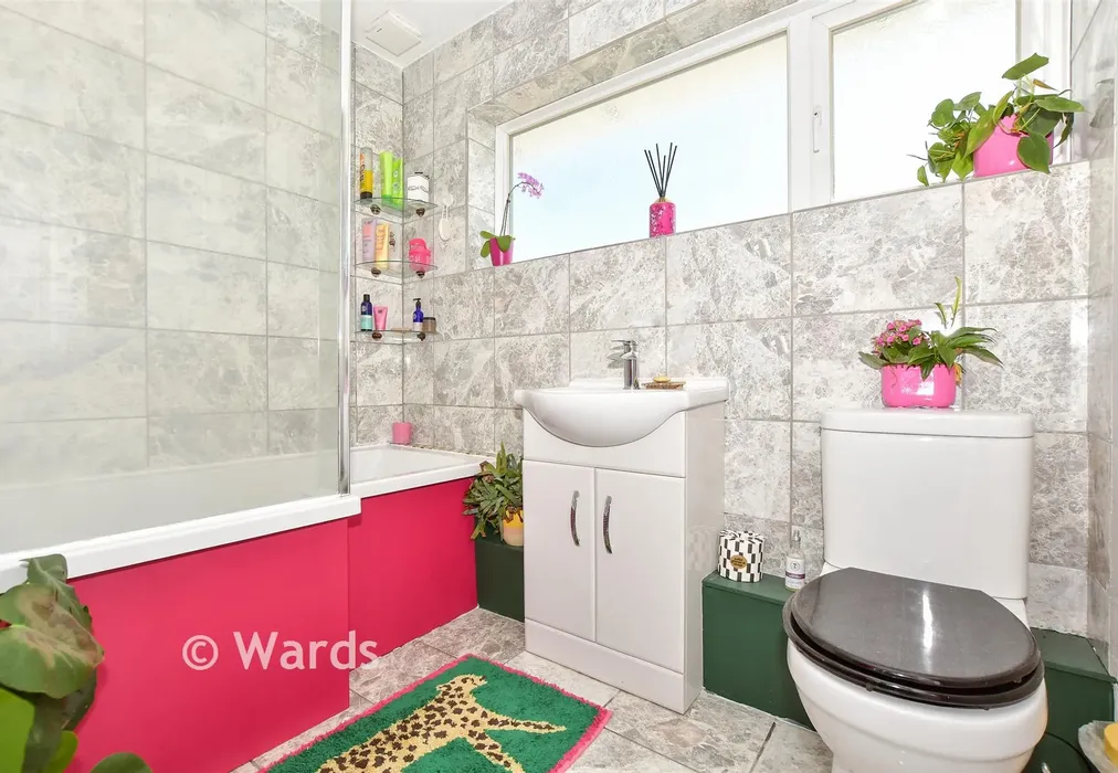 Bathroom - Pilgrim Spring, Folkestone, Kent - Wards of Kent