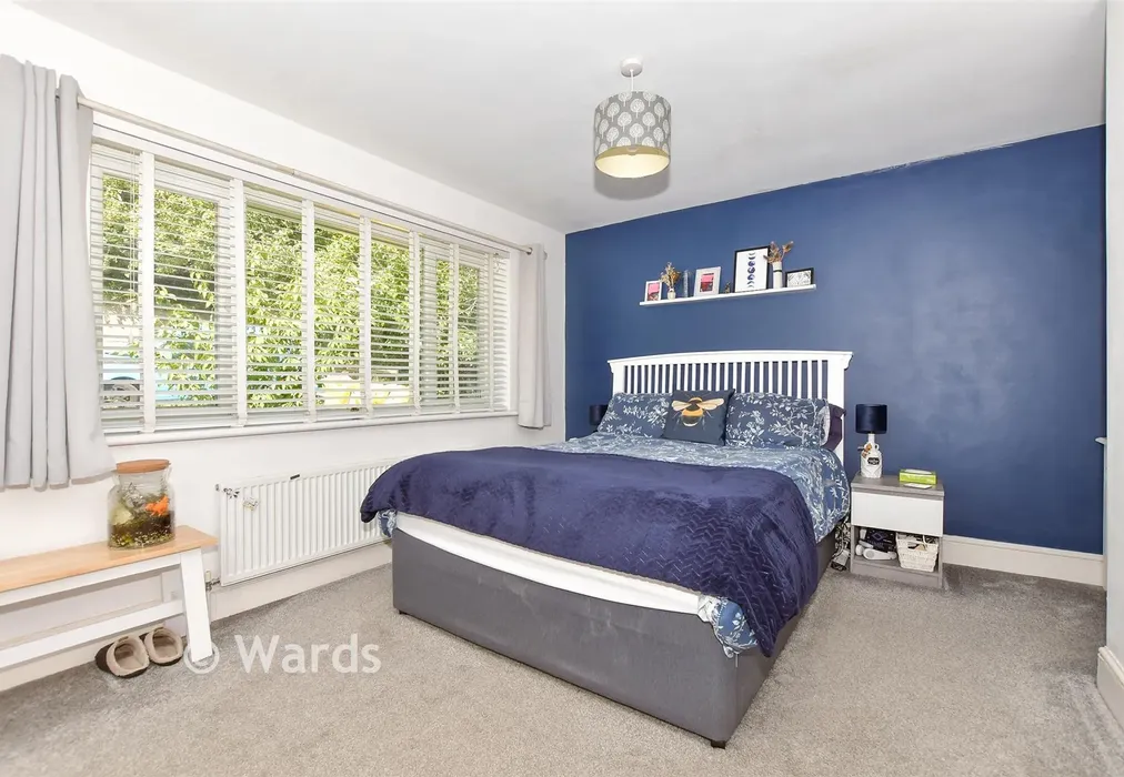 Bedroom 1 - Pilgrim Spring, Folkestone, Kent - Wards of Kent