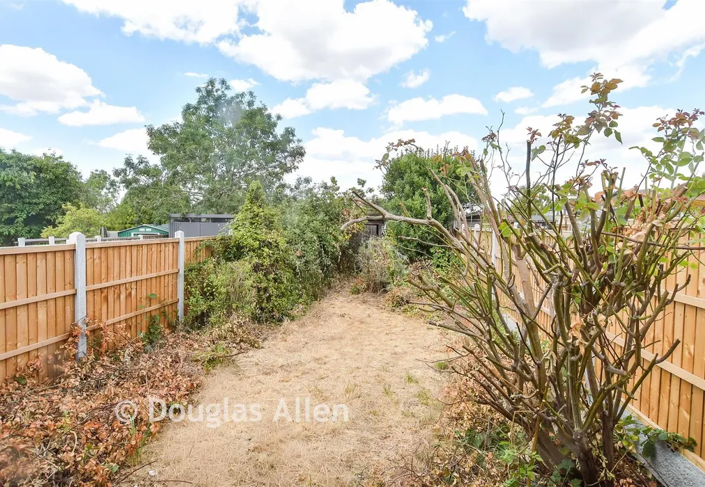 Rear Garden - Elm Park Avenue, Hornchurch, Essex - Wards of Kent