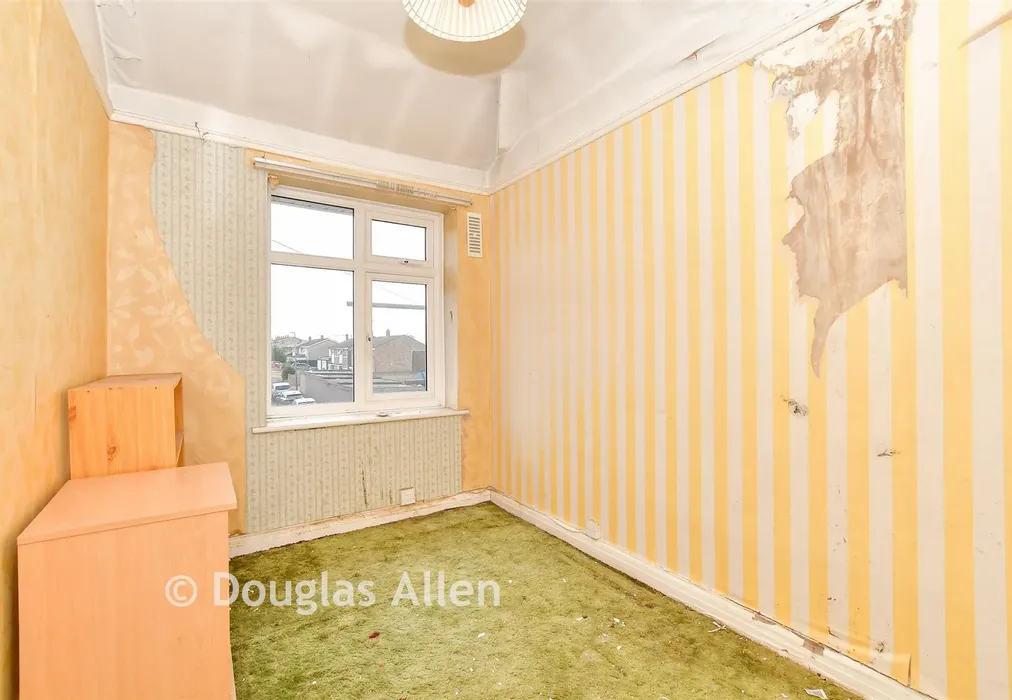Bedroom 3 - Elm Park Avenue, Hornchurch, Essex - Wards of Kent