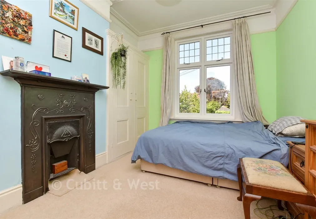 Bedroom 1 - The Old Street, Fetcham, Leatherhead, Surrey - Wards of Kent