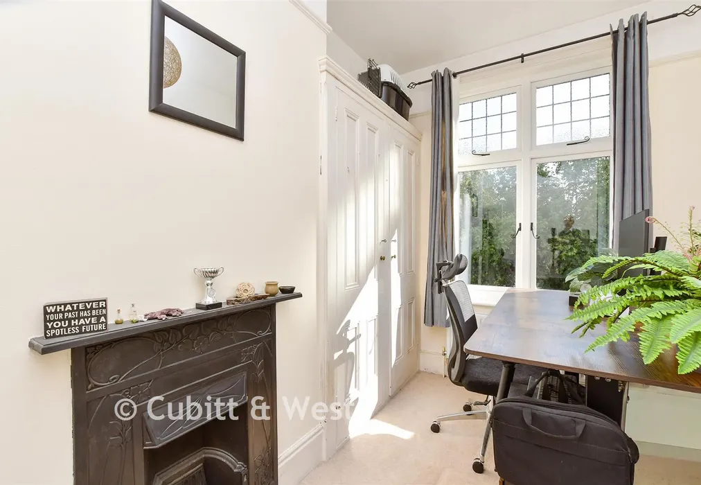 Bedroom 2 - The Old Street, Fetcham, Leatherhead, Surrey - Wards of Kent