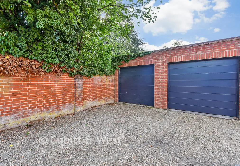 Garage - The Old Street, Fetcham, Leatherhead, Surrey - Wards of Kent