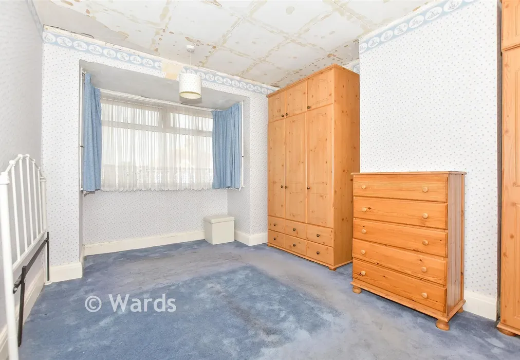 Bedroom 1 - Burlington Gardens, Margate, Kent - Wards of Kent