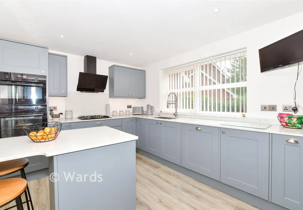 Kitchen - Crabtree Close, Kings Hill, West Malling, Kent - Wards of Kent