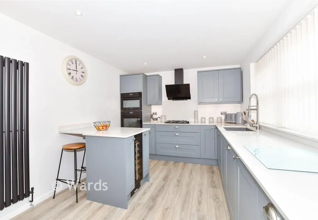 Kitchen - Crabtree Close, Kings Hill, West Malling, Kent - Wards of Kent