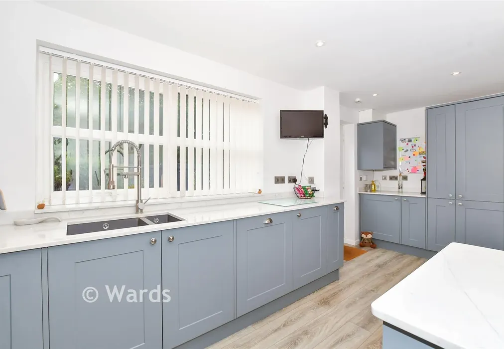 Kitchen - Crabtree Close, Kings Hill, West Malling, Kent - Wards of Kent