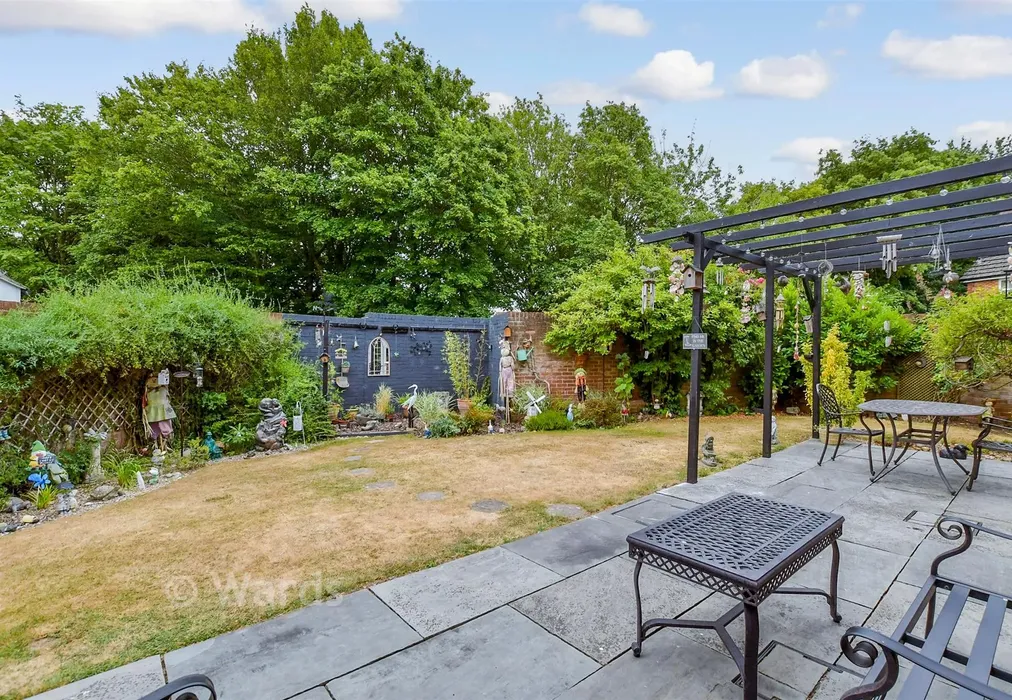 Rear Garden - Crabtree Close, Kings Hill, West Malling, Kent - Wards of Kent