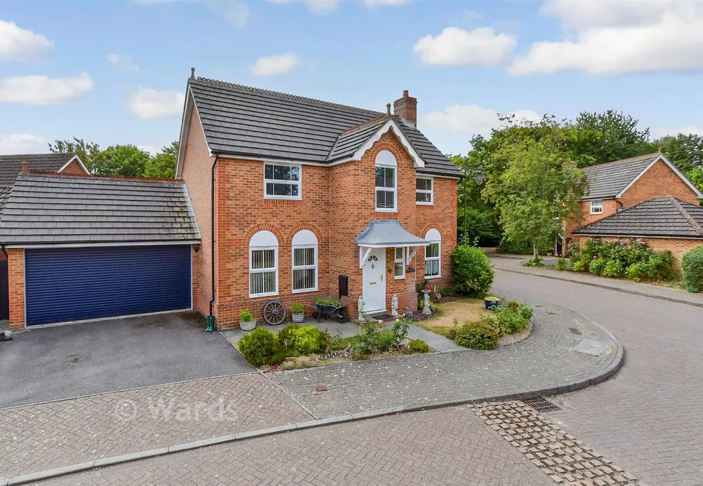 External (Brochure) - Crabtree Close, Kings Hill, West Malling, Kent - Wards of Kent