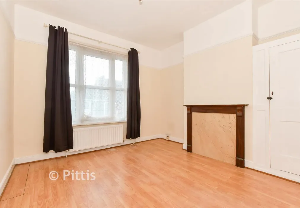 Bedroom 1 - Fitzroy Street, Sandown, Isle of Wight - Wards of Kent