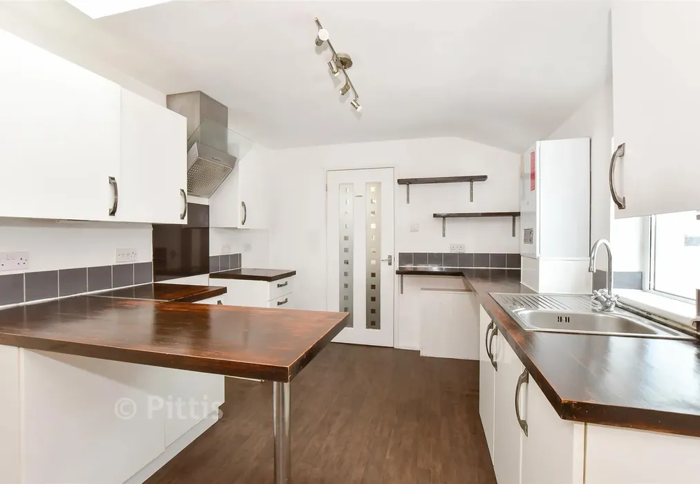Kitchen/ Living Room - Fitzroy Street, Sandown, Isle of Wight - Wards of Kent