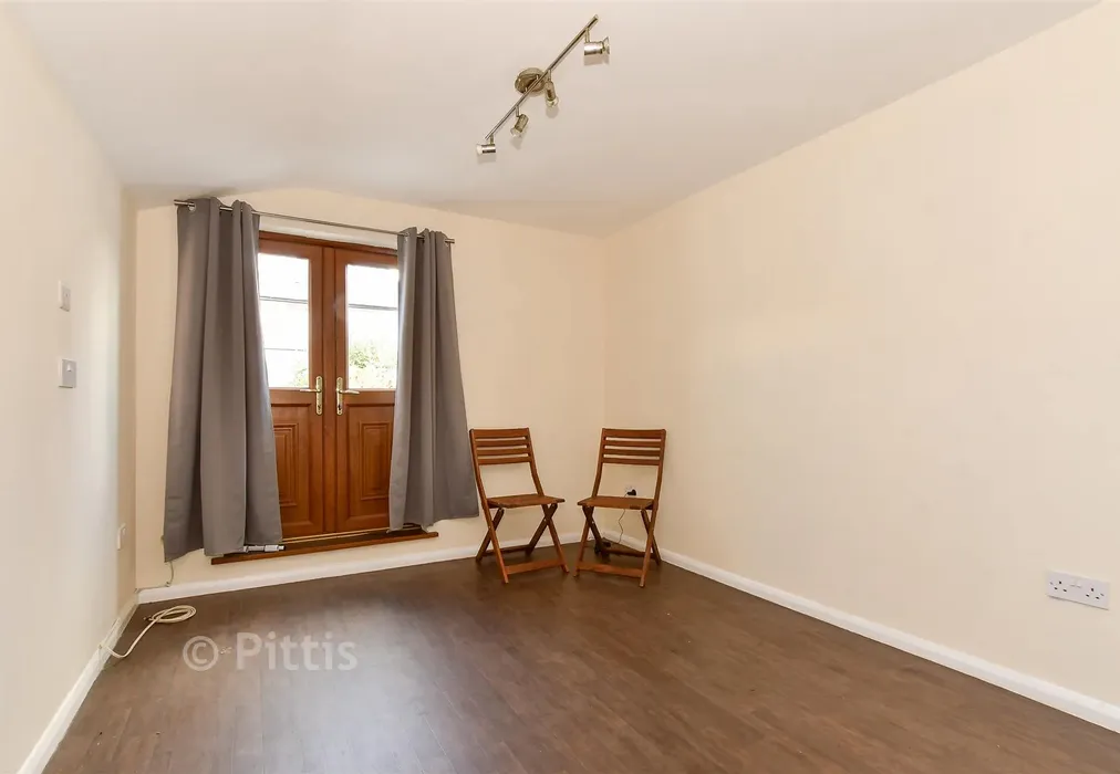 Kitchen/ Living Room - Fitzroy Street, Sandown, Isle of Wight - Wards of Kent