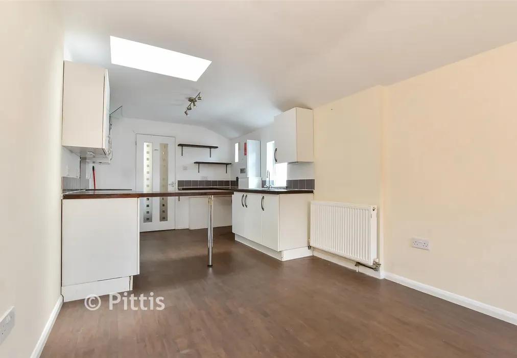 Kitchen/ Living Room - Fitzroy Street, Sandown, Isle of Wight - Wards of Kent