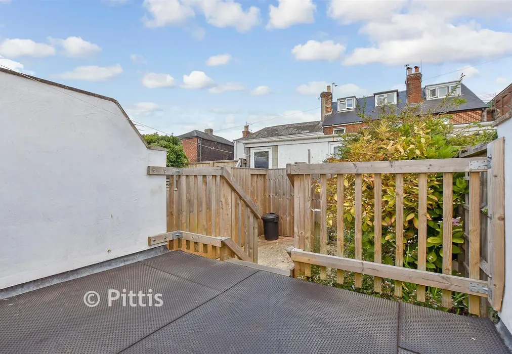 Balcony / Terrace - Fitzroy Street, Sandown, Isle of Wight - Wards of Kent