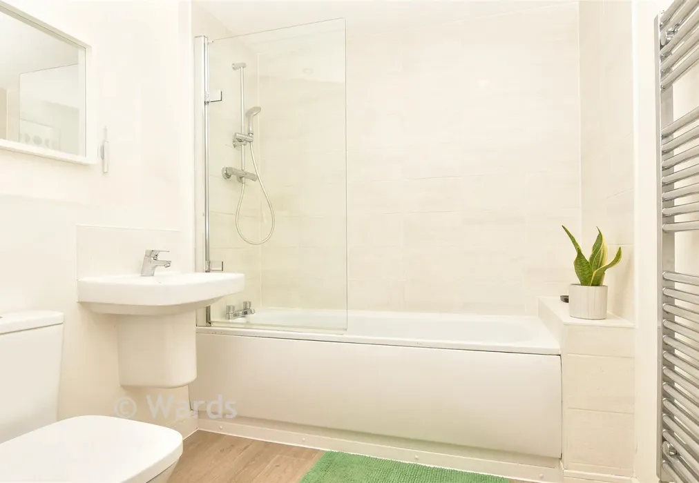 Bathroom - Castle Hill Drive, Castle Hill, Swanscombe, Kent - Wards of Kent