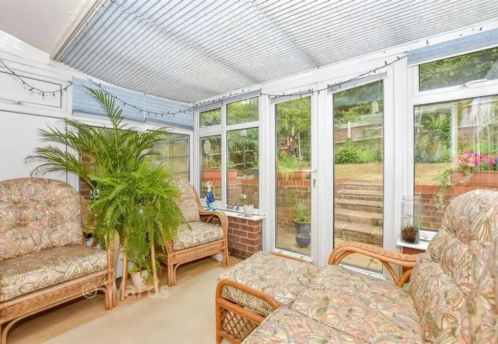 fernbank conserva... - Fernbank Close Waldersalde ME5 - Wards of Kent