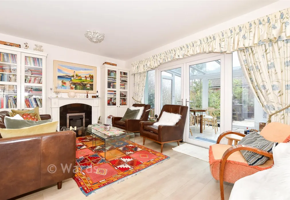 Lounge - Hazen Road, Kings Hill, West Malling, Kent - Wards of Kent
