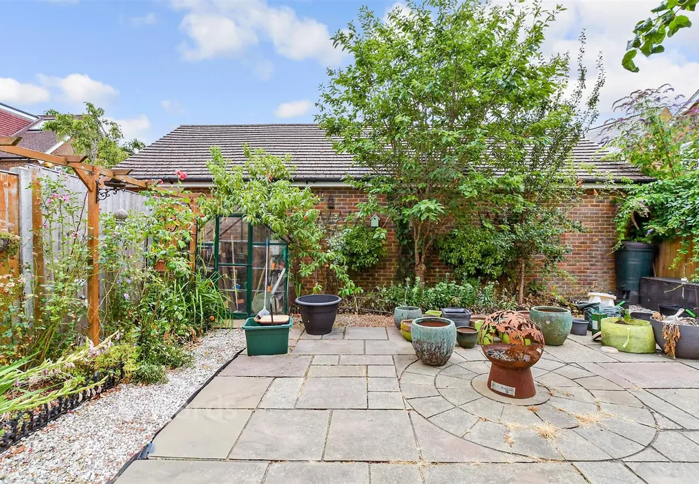 Rear Garden - Hazen Road, Kings Hill, West Malling, Kent - Wards of Kent