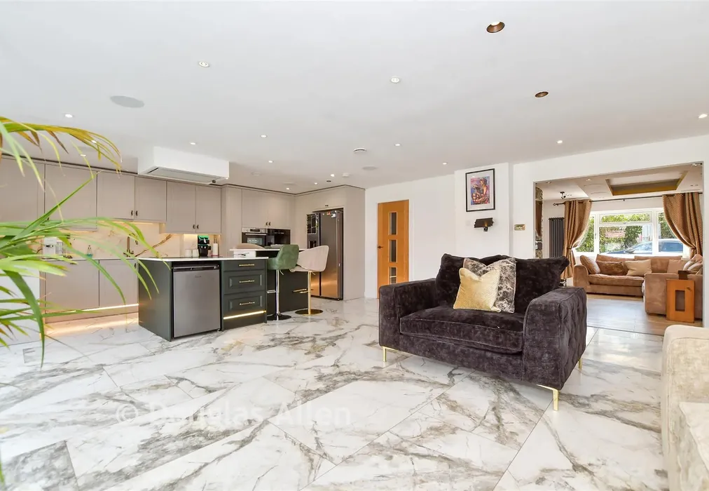 Kitchen/Diner/Lounge - Wick Beech Avenue, Wickford, Essex - Wards of Kent