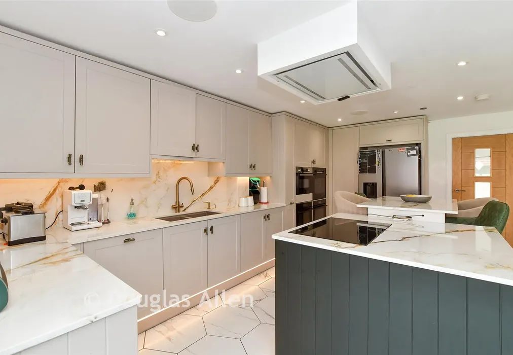 Kitchen/Diner/Lounge - Wick Beech Avenue, Wickford, Essex - Wards of Kent