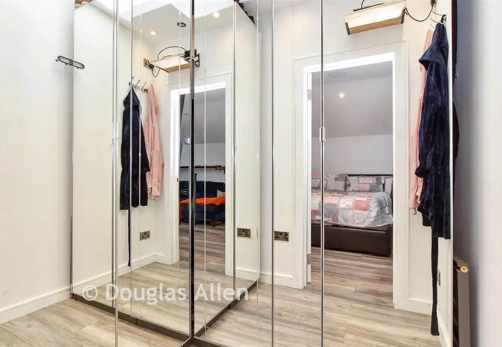 Dressing Room - Wick Beech Avenue, Wickford, Essex - Wards of Kent