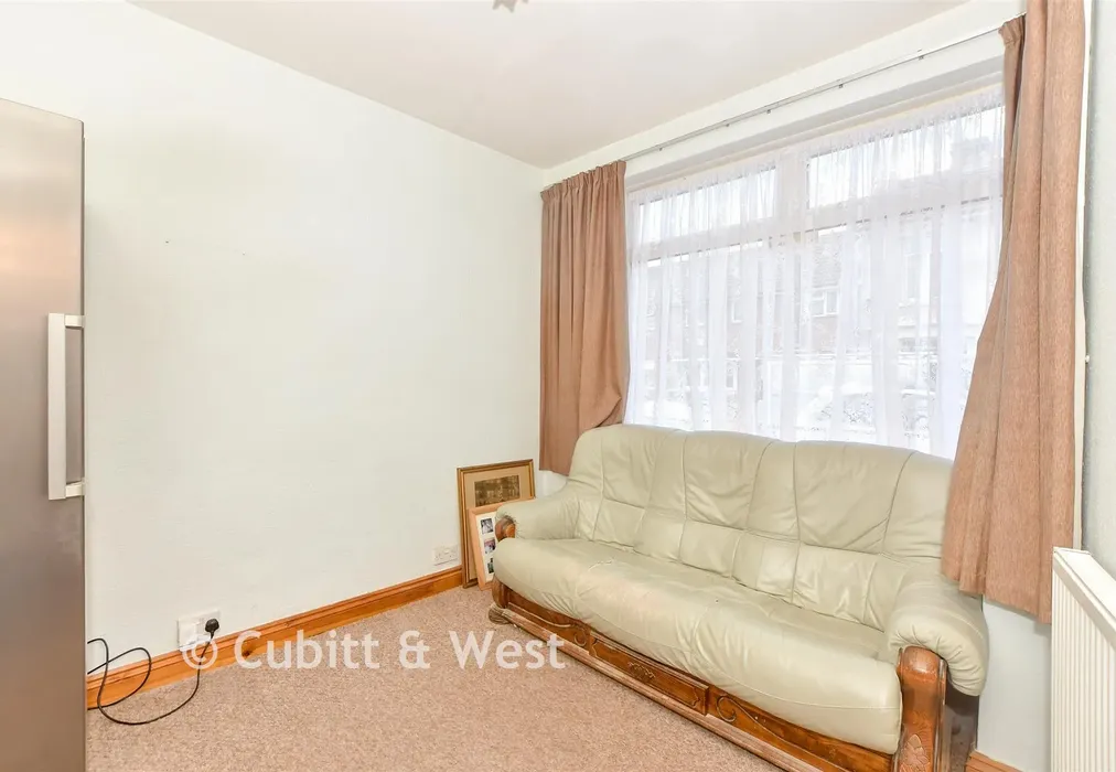 Lounge - Bath Road, Southsea, Hampshire - Wards of Kent