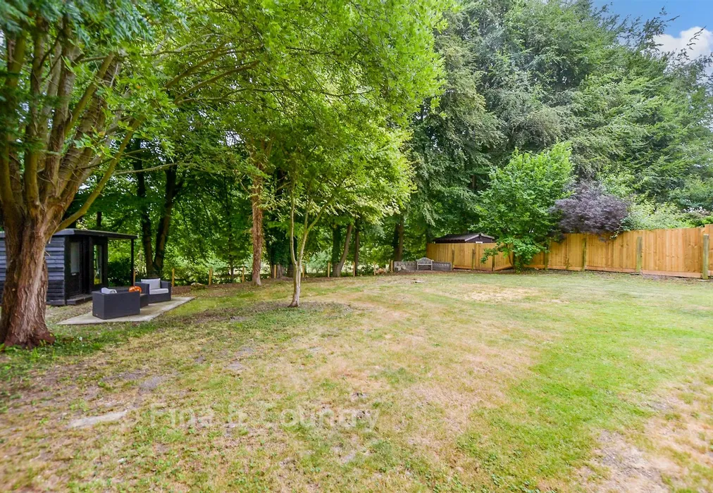 Rear Garden - The Street, Petham, Kent - Wards of Kent