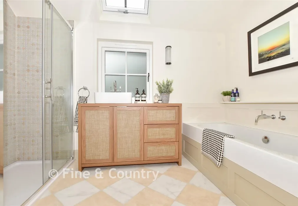 Bathroom - The Street, Petham, Kent - Wards of Kent