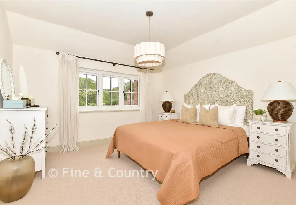 Bedroom 2 - The Street, Petham, Kent - Wards of Kent