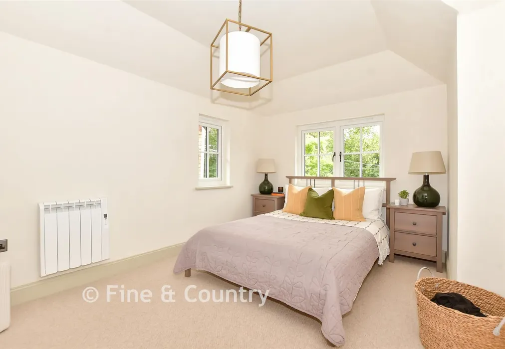 Principal Bedroom - The Street, Petham, Kent - Wards of Kent