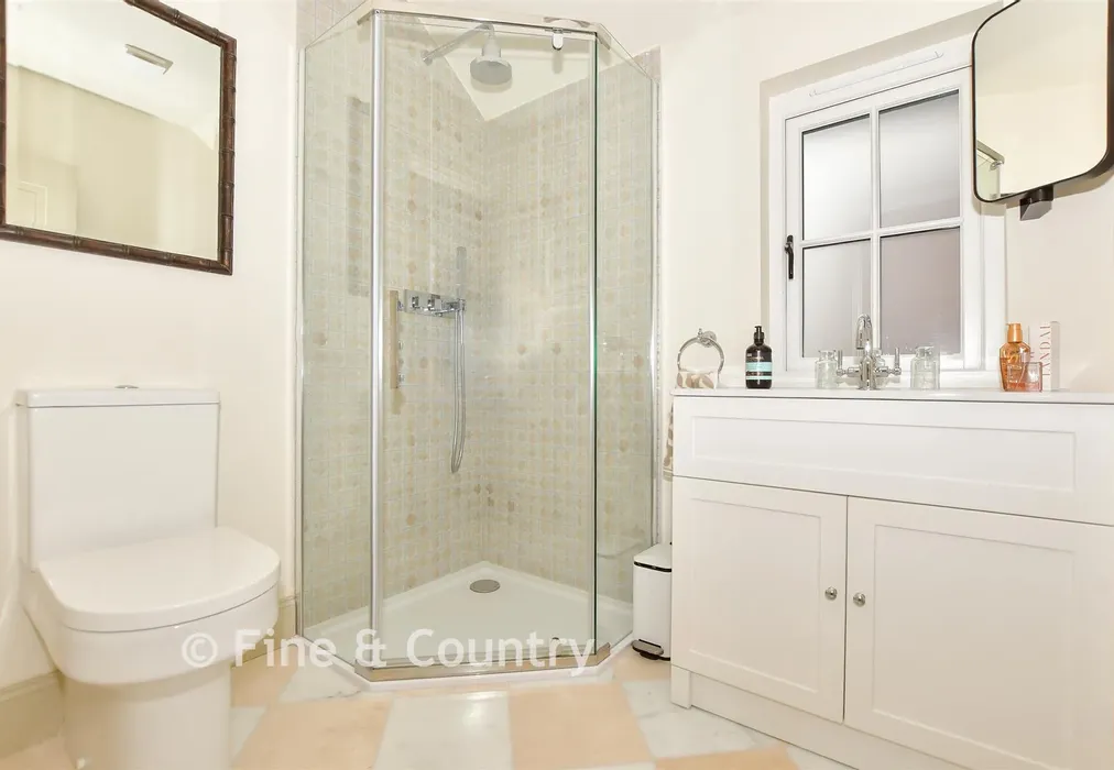 En-Suite - The Street, Petham, Kent - Wards of Kent