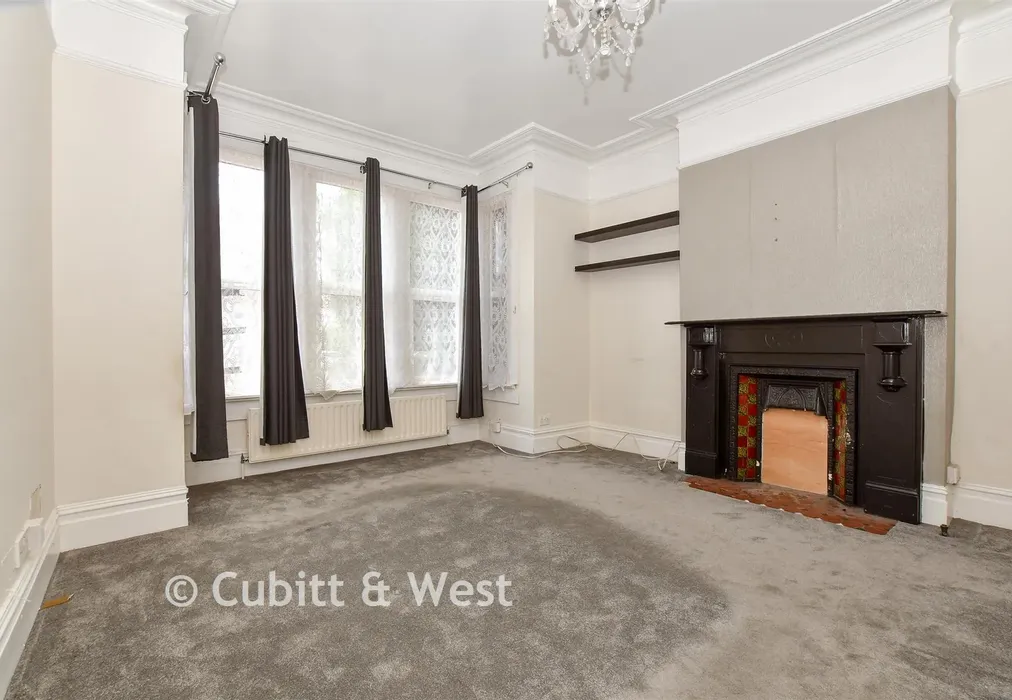 Lounge - Onslow Gardens, Wallington, Surrey - Wards of Kent