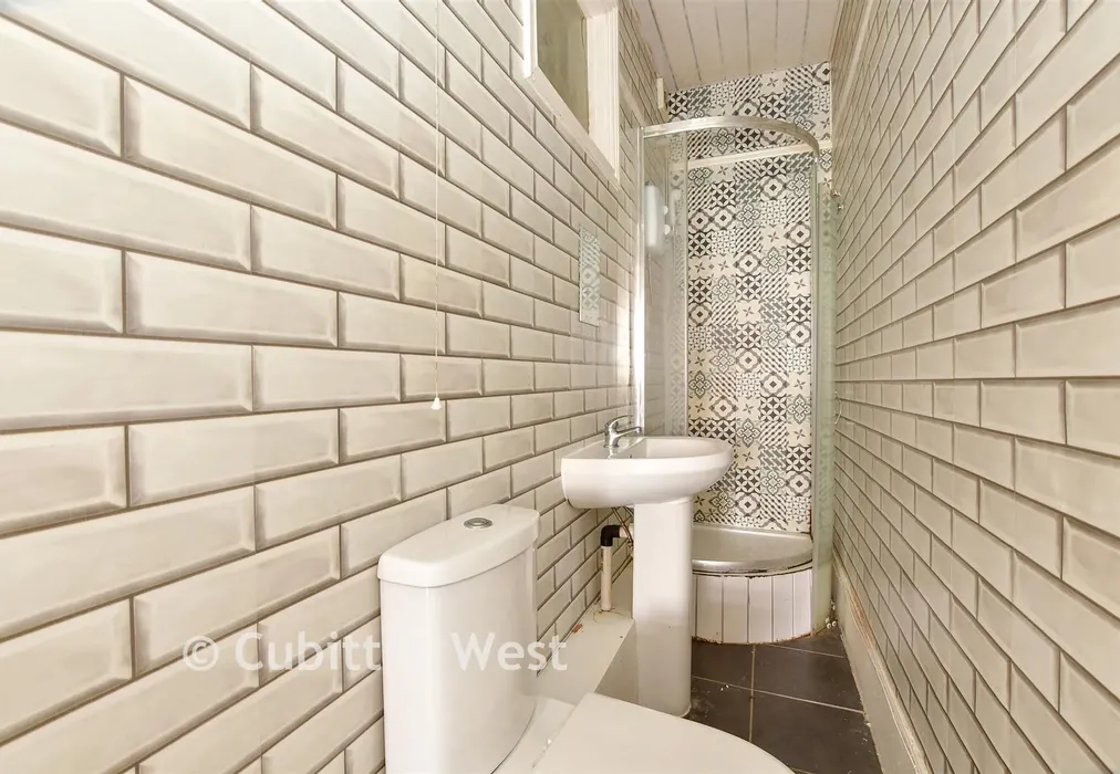 Shower Room - Onslow Gardens, Wallington, Surrey - Wards of Kent