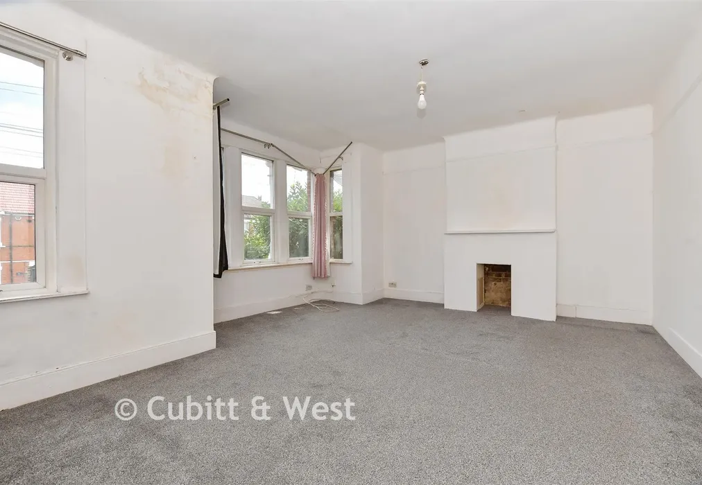 Bedroom 1 - Onslow Gardens, Wallington, Surrey - Wards of Kent