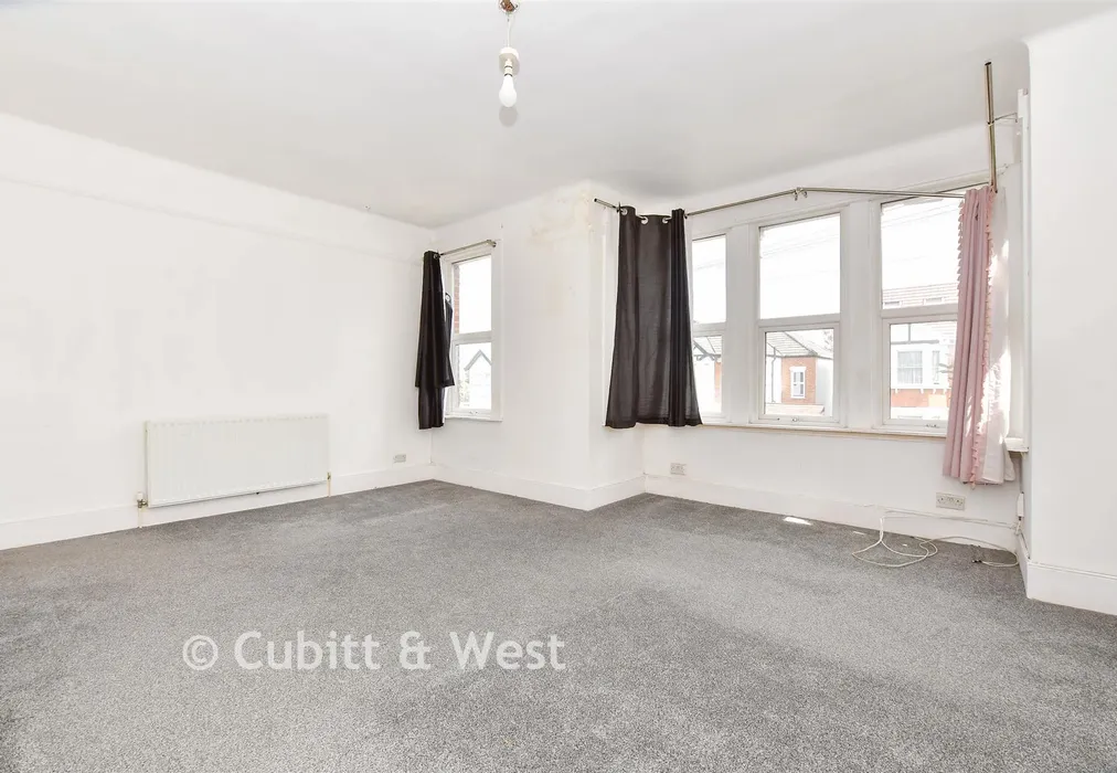 Bedroom 1 - Onslow Gardens, Wallington, Surrey - Wards of Kent