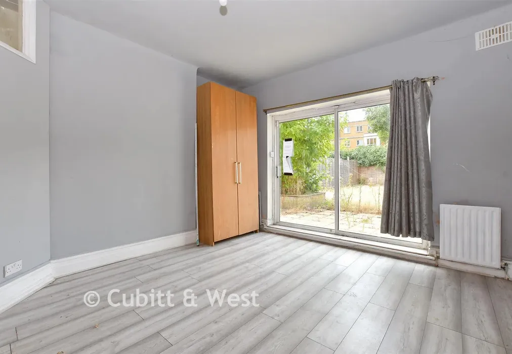 Guest Room - Onslow Gardens, Wallington, Surrey - Wards of Kent