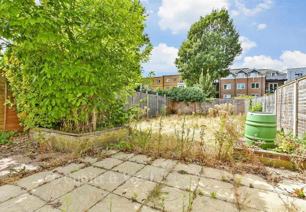 Rear Garden - Onslow Gardens, Wallington, Surrey - Wards of Kent