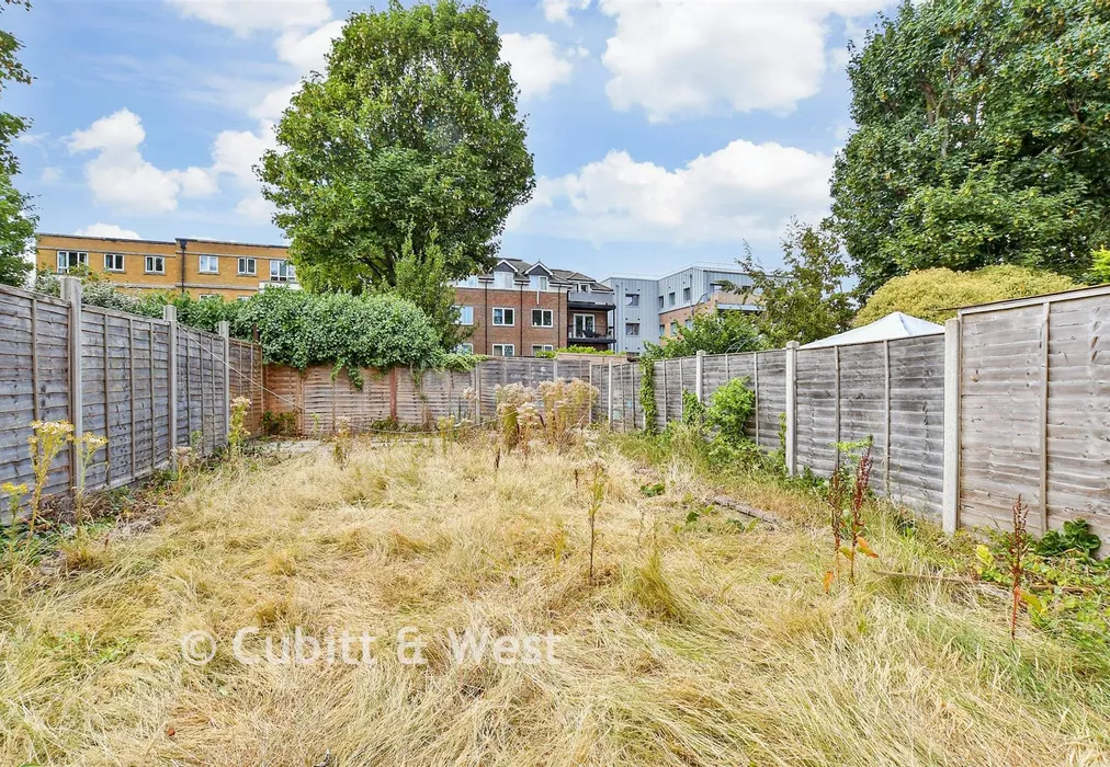Rear Garden - Onslow Gardens, Wallington, Surrey - Wards of Kent