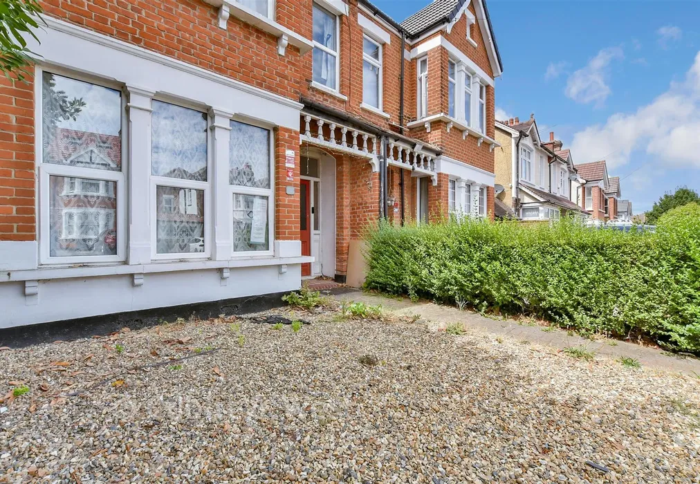 Driveway/Parking - Onslow Gardens, Wallington, Surrey - Wards of Kent