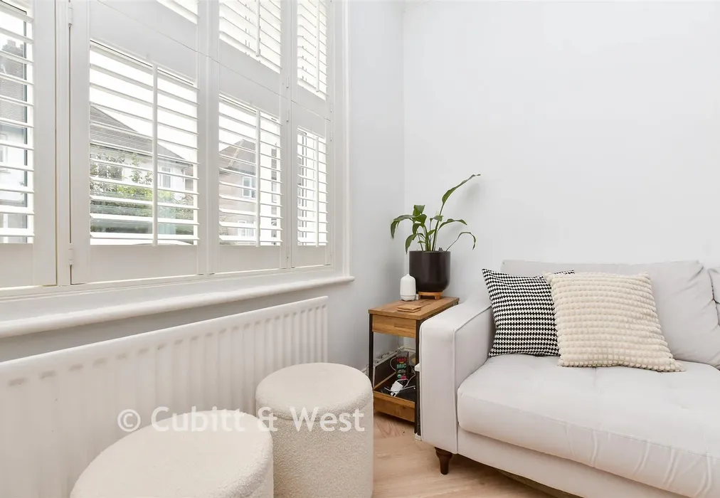 Internal Lifestyle Photograph - St. John's Road, Carshalton, Surrey - Wards of Kent