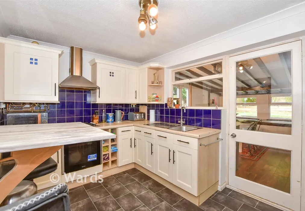 Kitchen - Buckland Hill, Maidstone, Kent - Wards of Kent