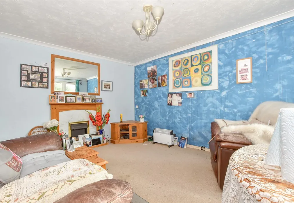 Lounge - Roseholme, Maidstone, Kent - Wards of Kent