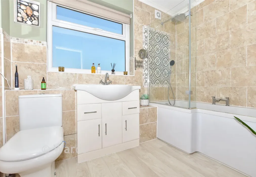 Bathroom - Redbrooks Way, Hythe, Kent - Wards of Kent