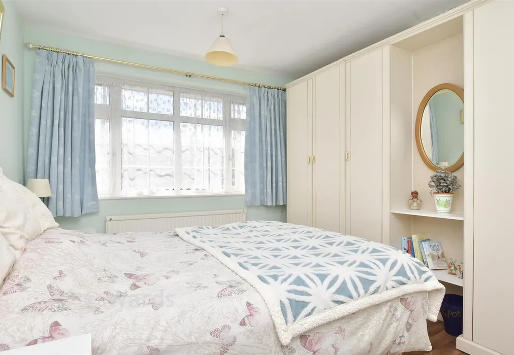 Bedroom 1 - St. John's Way, Rochester, Kent - Wards of Kent