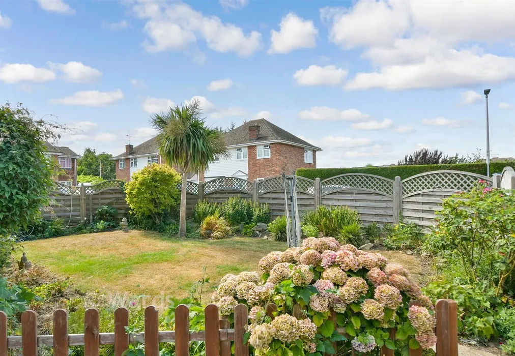 Side Garden - St. John's Way, Rochester, Kent - Wards of Kent