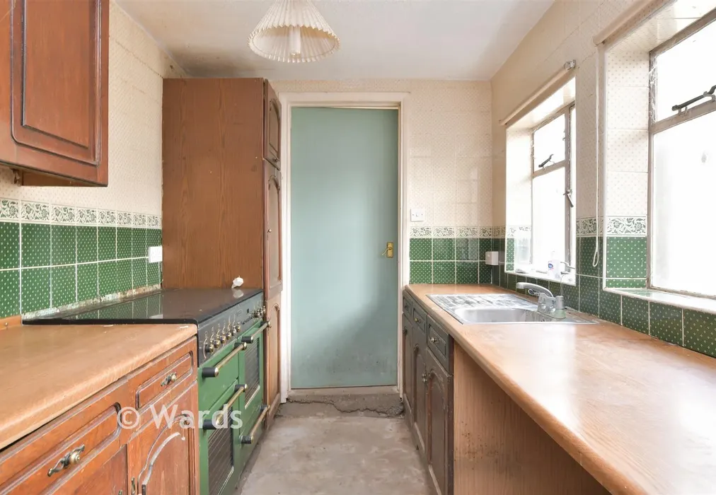 Kitchen - Glencoe Road, Chatham, Kent - Wards of Kent