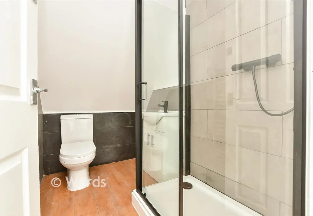 Shower Room - Queens Road, Broadstairs, Kent - Wards of Kent
