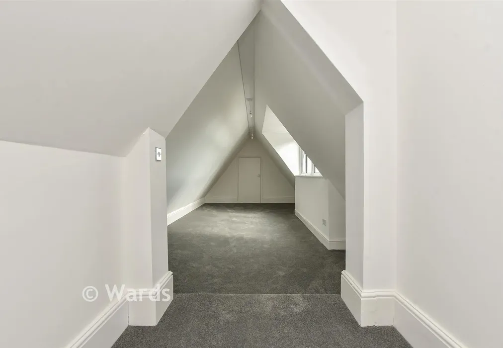 Bedroom 1 - Queens Road, Broadstairs, Kent - Wards of Kent